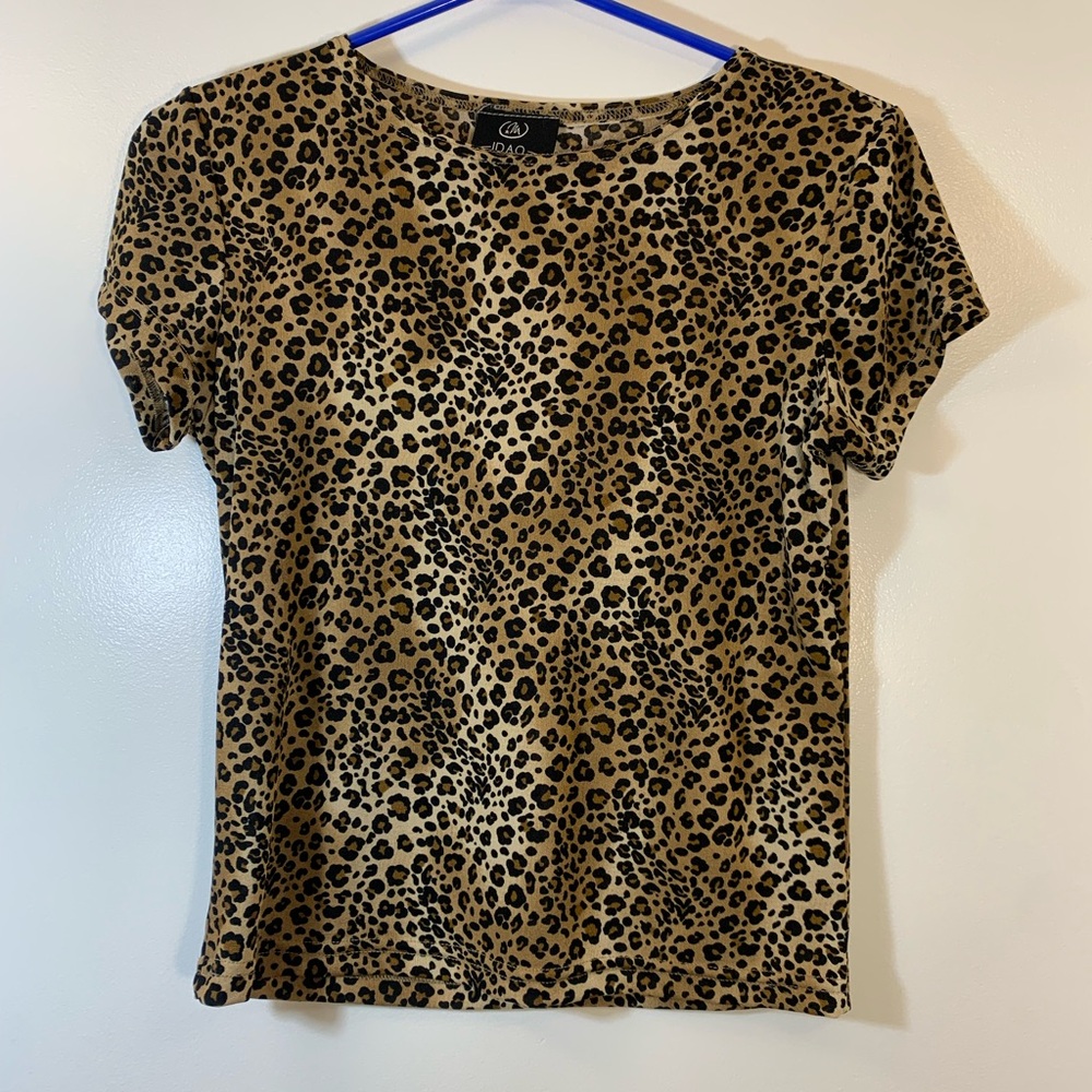 Chic Leopard Print Short Sleeve Top